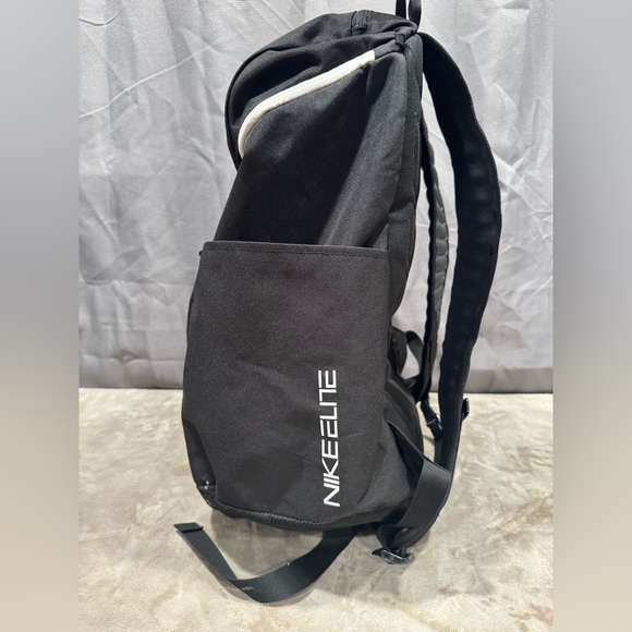 Nike Elite Quad Zip Backpack - Picture 8 of 16